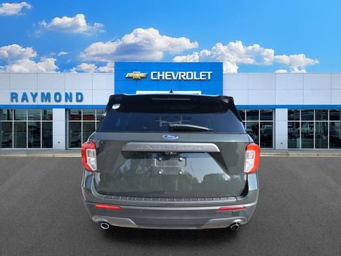 Used 2022 Ford Explorer XLT w/ Equipment Group 202A AWD/4WD image 4