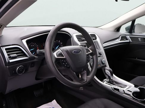 Used 2015 Ford Fusion SE FWD image 18