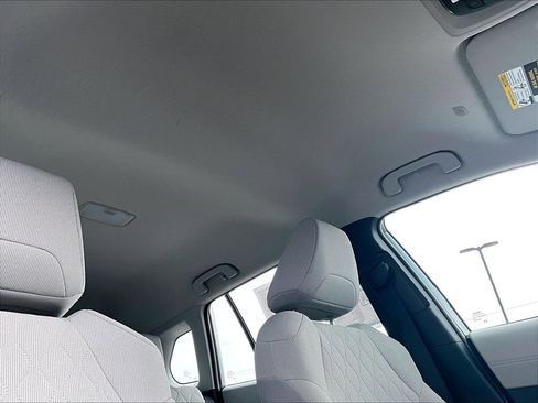 Used 2022 Toyota Corolla Cross L image 22