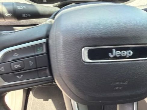 Used 2024 Jeep Compass Latitude AWD/4WD image 11