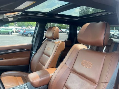 Used 2021 Jeep Grand Cherokee Overland AWD/4WD image 4