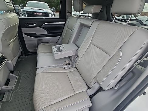Used 2019 Toyota Highlander Limited Platinum image 14