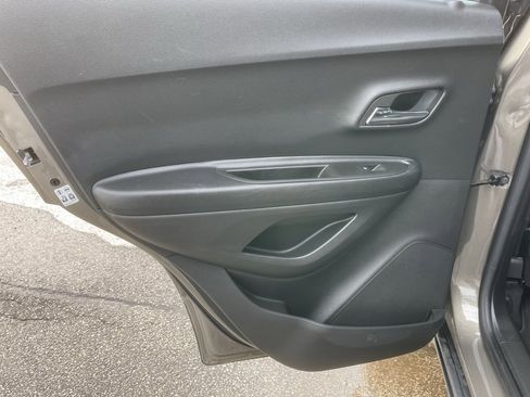 Used 2022 Chevrolet Trax LT w/ Sport Edition image 23