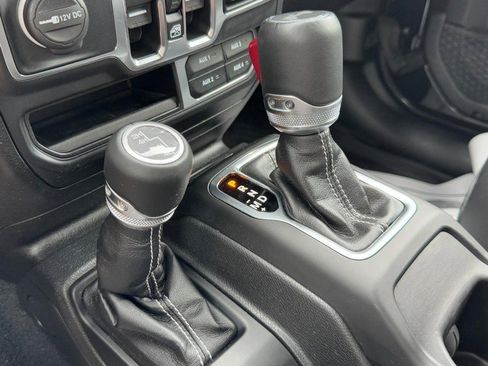 Used 2023 Jeep Wrangler Unlimited Sahara w/ Cold Weather Group AWD/4WD image 21