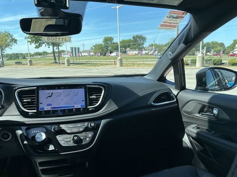 New 2026 Chrysler Pacifica Select image 54