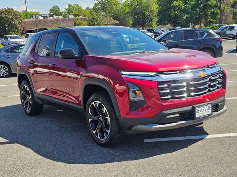 New 2026 Chevrolet Equinox LT w/ Convenience Package II AWD/4WD image 7