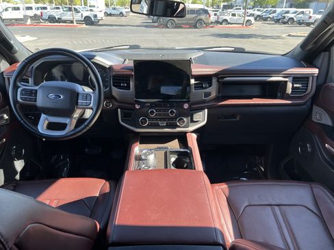 Used 2024 Ford Expedition Limited AWD/4WD image 16