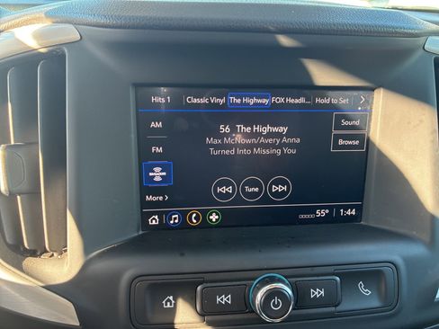 Used 2023 GMC Terrain SLE w/ Driver Convenience Package image 21