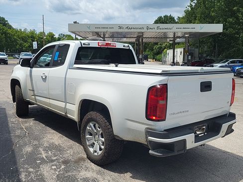 Used 2022 Chevrolet Colorado LT w/ Fleet Safety Package RWD image 2