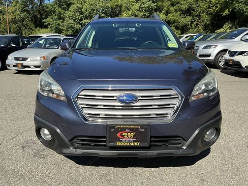Used 2017 Subaru Outback 2.5i Premium AWD/4WD image 1