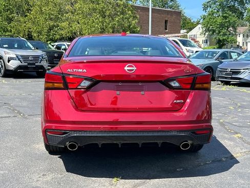 Certified 2024 Nissan Altima 2.5 SR w/ SR Premium Package AWD/4WD image 3