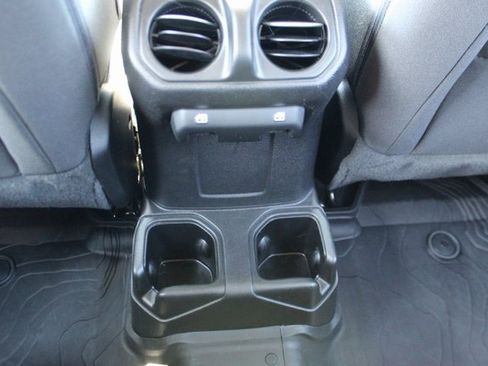 Used 2022 Jeep Wrangler Unlimited Sport image 30