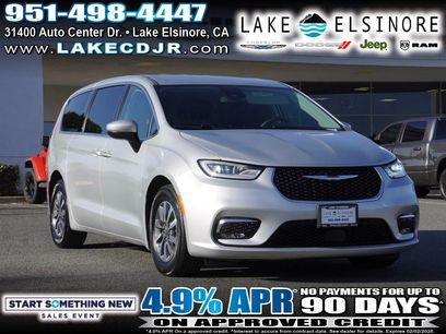 Used 2023 Chrysler Pacifica Touring-L