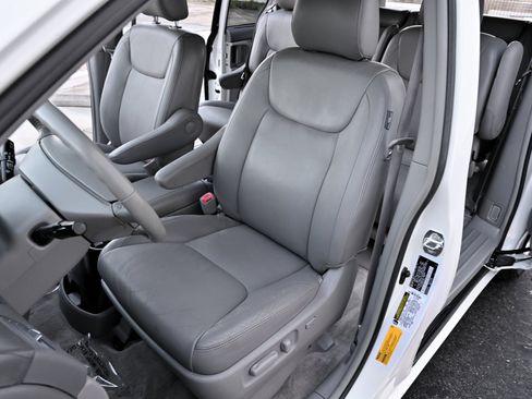 Used 2005 Toyota Sienna XLE image 18