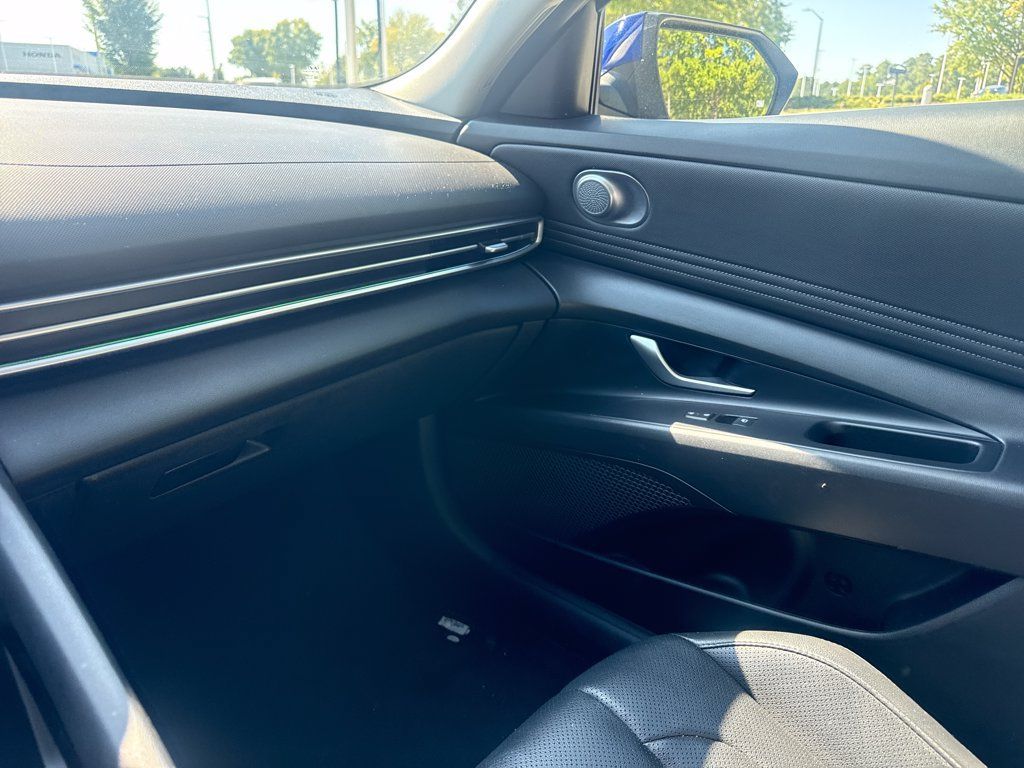 Used 2024 Hyundai Elantra Limited FWD image 17
