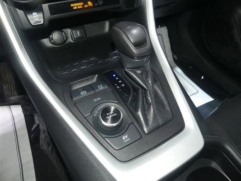 Used 2021 Toyota RAV4 LE image 36