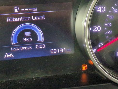 Used 2024 Kia Carnival LX image 33