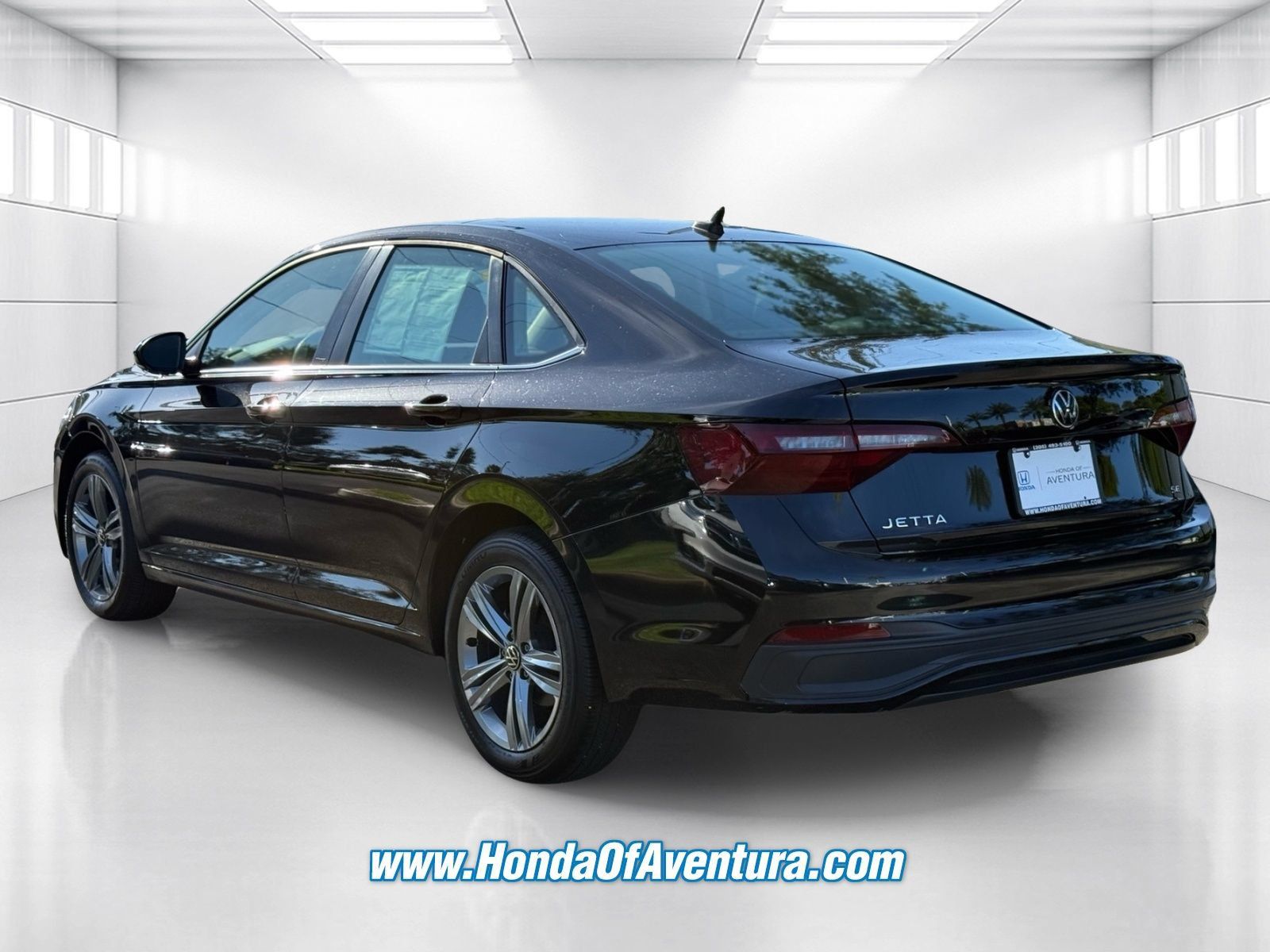 Used 2024 Volkswagen Jetta SE FWD image 4