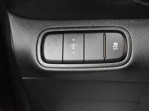 Used 2023 Hyundai Venue SE image 22