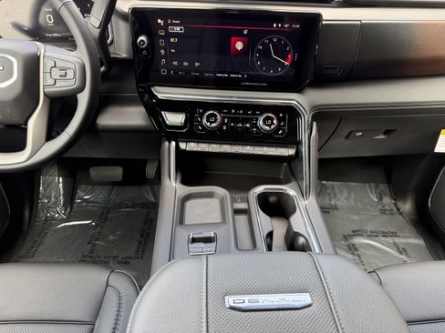 New 2026 GMC Sierra 2500 Denali w/ Denali Reserve Package AWD/4WD image 32