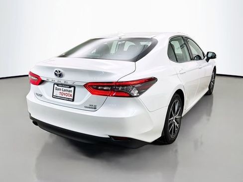 Used 2022 Toyota Camry XLE w/ Navigation Upgrade Package image 7