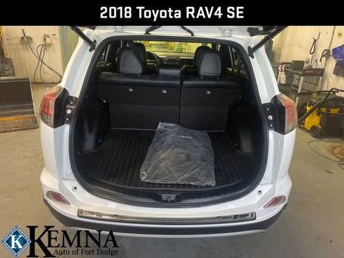 Used 2018 Toyota RAV4 SE image 23