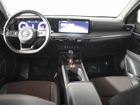 Certified 2025 Nissan Kicks SR image 24