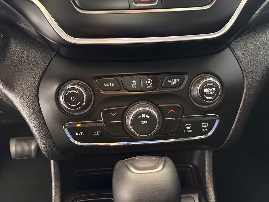 Used 2020 Jeep Cherokee Latitude FWD image 9