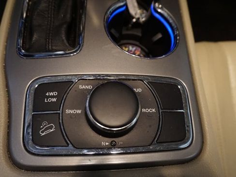 Used 2021 Jeep Grand Cherokee Limited AWD/4WD image 14