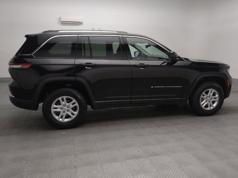 Used 2023 Jeep Grand Cherokee Laredo w/ Luxury Tech Group I AWD/4WD image 10