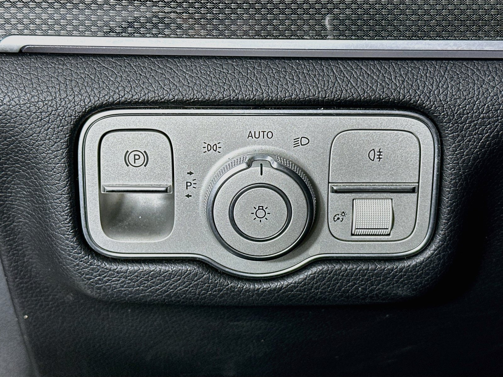 Used 2023 Mercedes-Benz GLE 450 4MATIC w/ AMG Line Exterior image 10