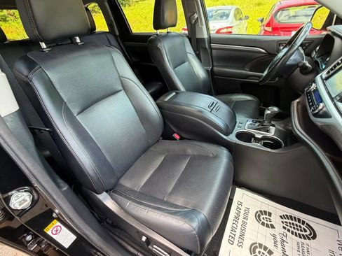 Used 2018 Toyota Highlander Limited FWD image 19