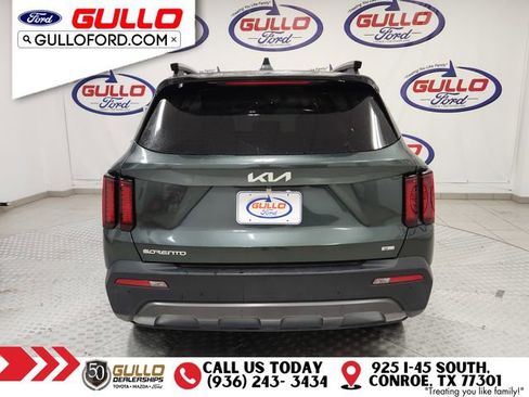 Used 2023 Kia Sorento S w/ Panoramic Sunroof Package image 6