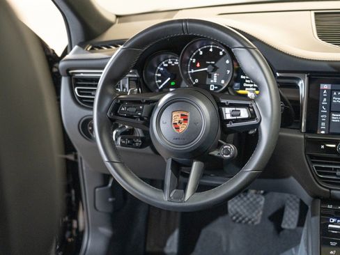 Certified 2026 Porsche Macan AWD/4WD image 26