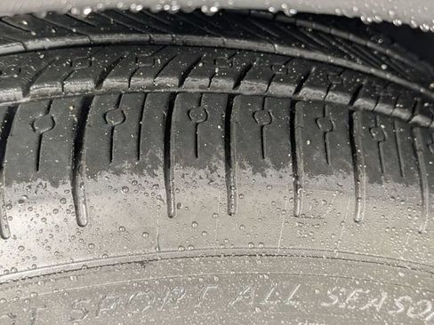 Used 2018 Maserati Levante AWD/4WD image 9