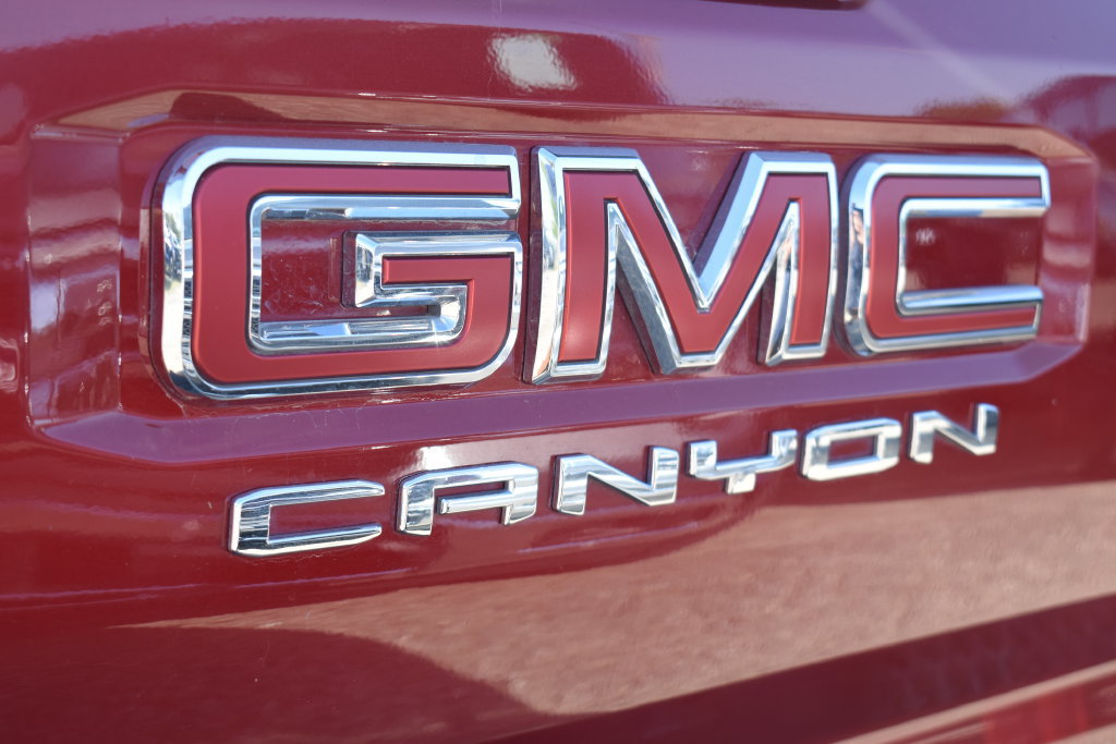 Used 2025 GMC Canyon AT4 w/ Technology Plus Package AWD/4WD image 6