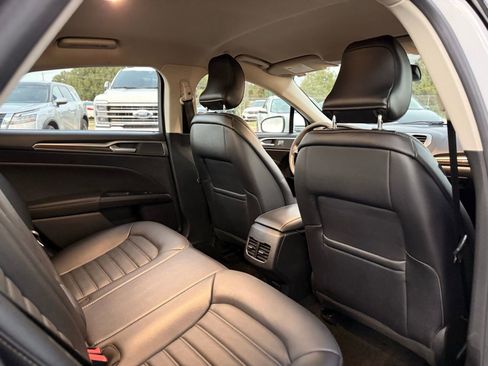 Used 2018 Ford Fusion SE w/ Equipment Group 602A image 15