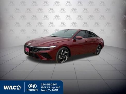 Used 2025 Hyundai Elantra SEL image 3