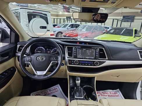 Used 2018 Toyota Highlander XLE image 30