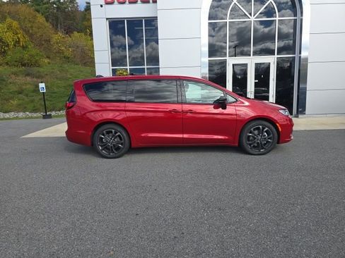 New 2026 Chrysler Pacifica Select image 7