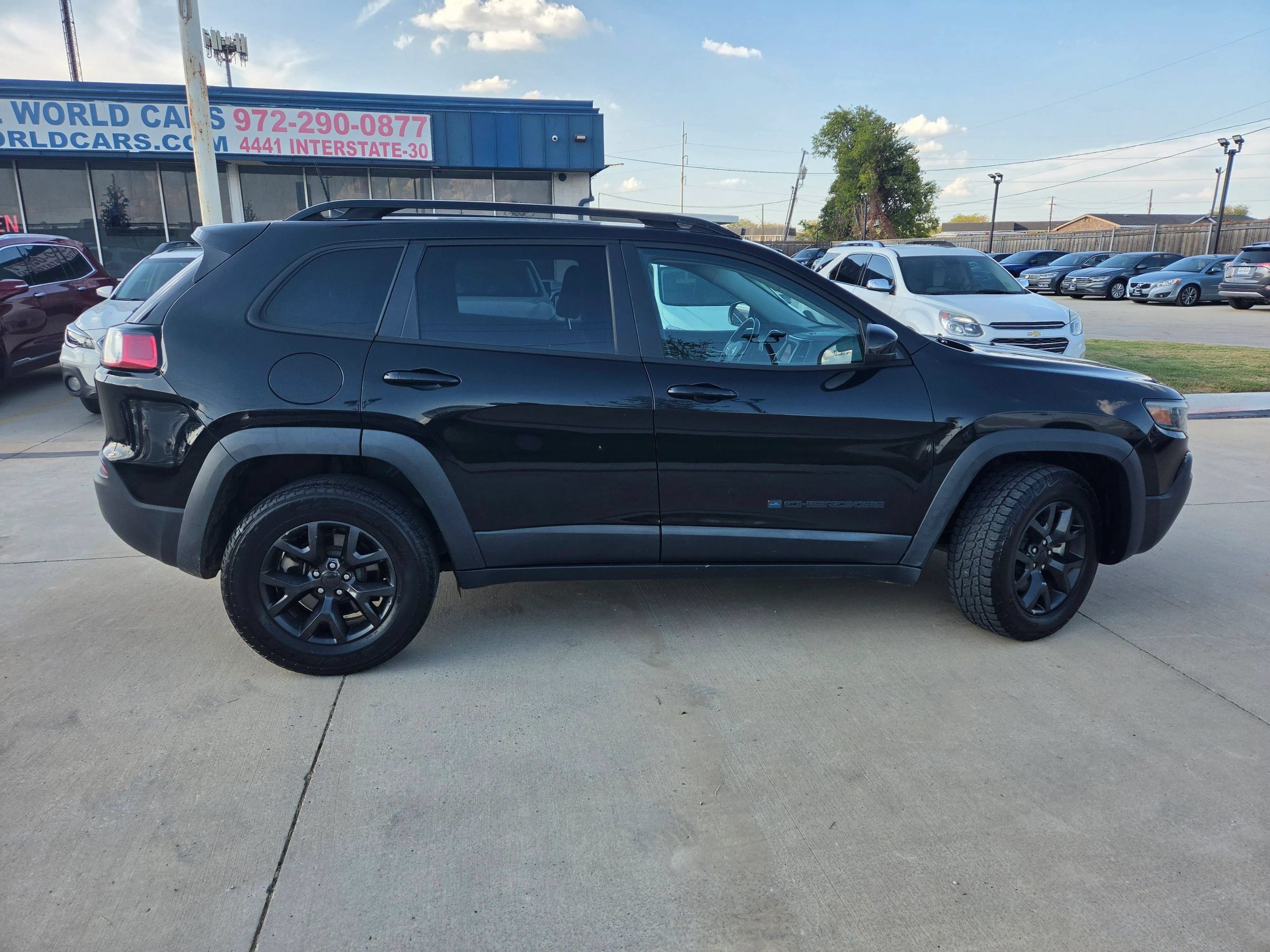 Used 2020 Jeep Cherokee Latitude AWD/4WD image 8