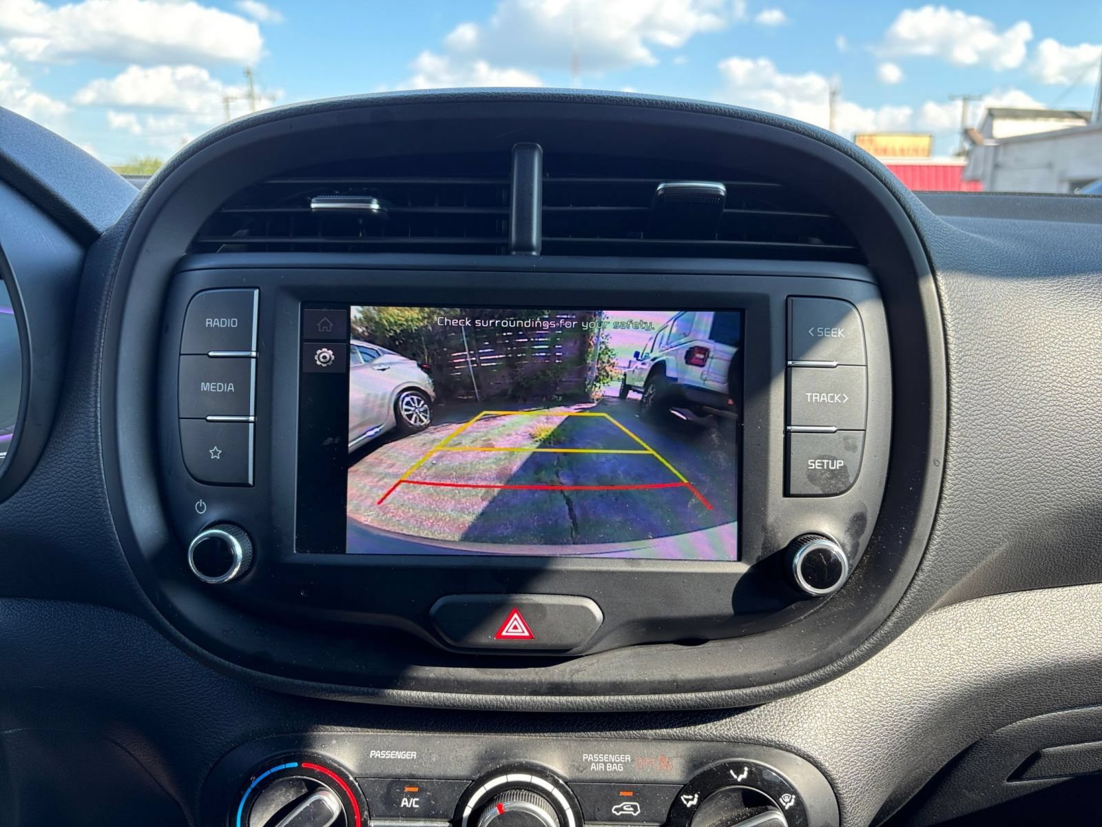 Used 2025 Kia Soul LX w/ LX Technology Package FWD image 21