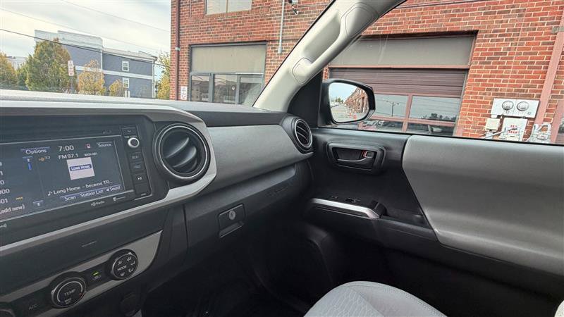 Used 2019 Toyota Tacoma SR5 AWD/4WD image 36