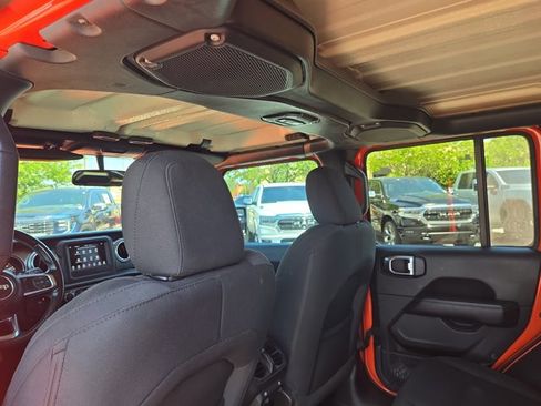 Used 2020 Jeep Wrangler Unlimited Sahara AWD/4WD image 15