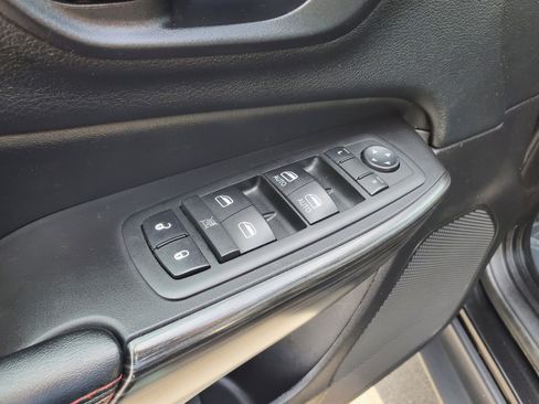 Used 2014 Jeep Cherokee Trailhawk AWD/4WD image 12