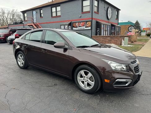 Used 2015 Chevrolet Cruze LT image 4