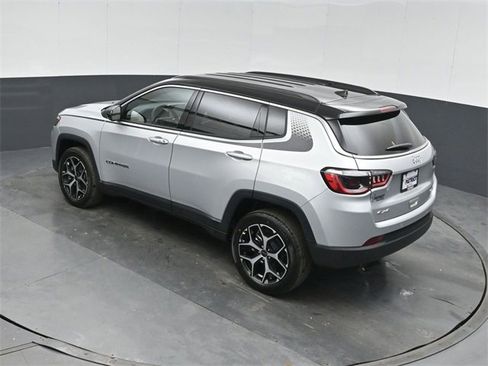 New 2026 Jeep Compass Limited w/ Mopar Graphics Package image 33