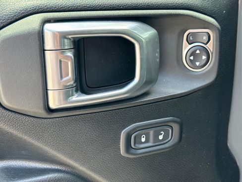 Used 2021 Jeep Wrangler Unlimited Sport AWD/4WD image 17