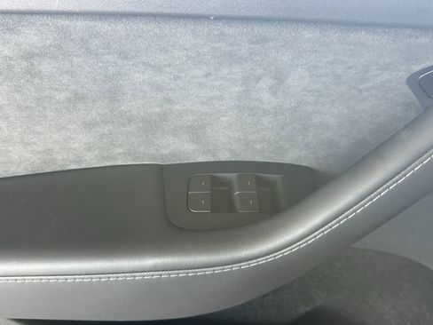 Used 2023 Tesla Model Y Long Range AWD/4WD image 11