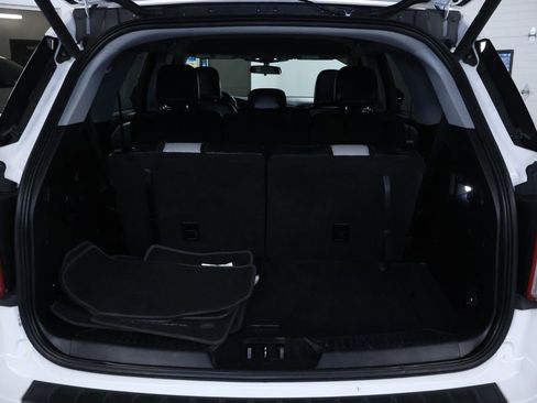 Used 2021 Ford Explorer XLT w/ Equipment Group 202A image 16